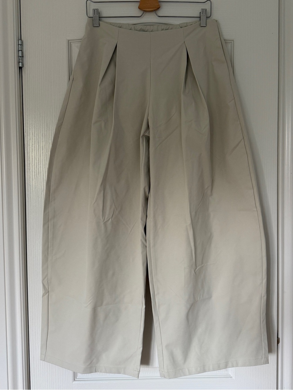 Musera Wide-Leg Pleated Trousers in Light Beige